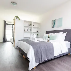 Apartment Family Executive With Balcony Open Utopia Flora 20f